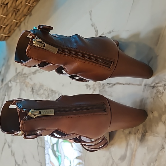 Ivanka Trump Shoes, Size 8 - Picture 4 of 6